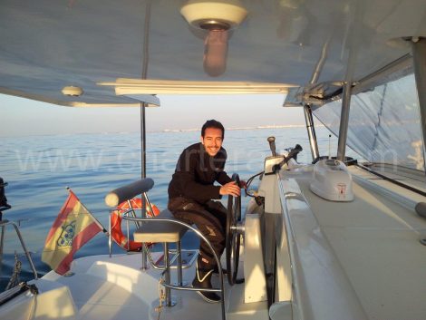 Kapitän des Katamarans auf Ibiza