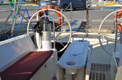 Steering wheel ship rental Beneteau