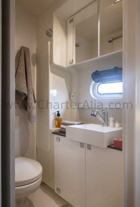 Bathroom onboard the Bali Ibiza yacht charters