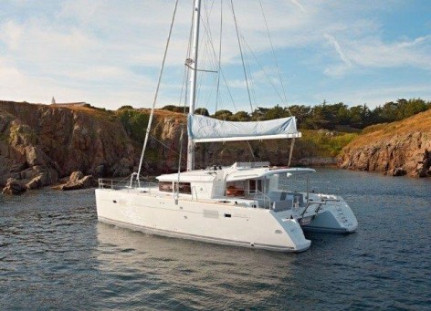 Yacht rental in Ibiza and Formentera Lagoon 450S