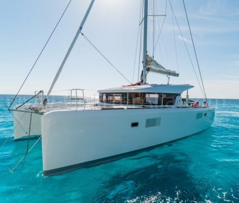 Lagoon 39 anchored in Mediterranean renting boat in Ibiza
