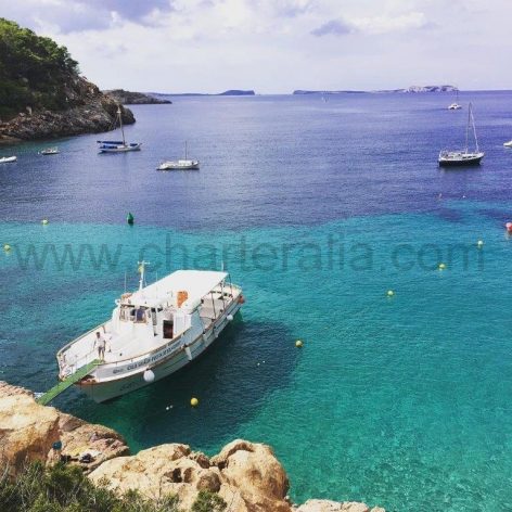 Ibiza boat hire in Cala Salada and Cala Saladeta