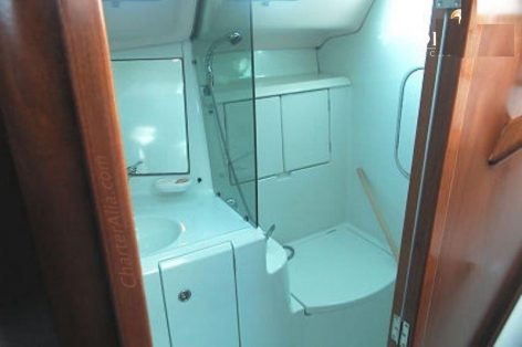 Bathroom on rental sailing vessel Beneteau Oceanis 351 in Ibiza with captain