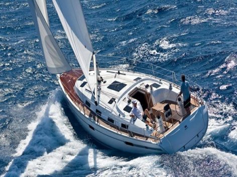 Bavaria 40 Cruiser for rent in Mallorca sailing the bay of Palma