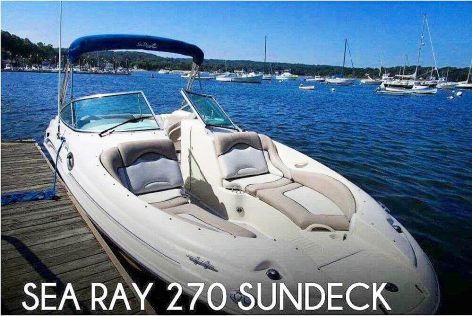 Sea Ray 270 speed boat with cushioned sundeck at bow to lay down or sunbathe