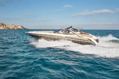 Location de puissant yacht a Ibiza Sunseeker Superhawk 48