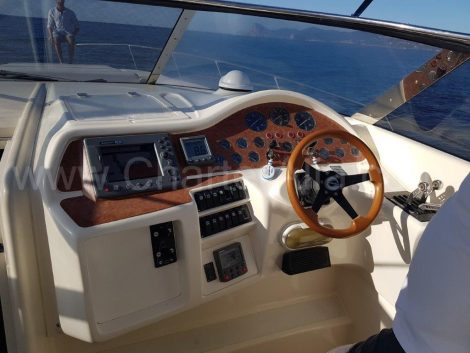 Cockpit du Sunseeker 46 Ibiza