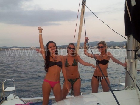 festa sul catamarano a Ibiza
