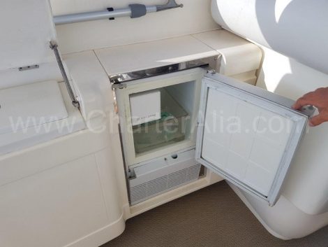 Buiten elektrische koelkast charter een power jacht in Ibiza