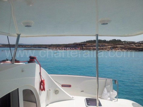 Vistas de cala Conta Ibiza desde el barco