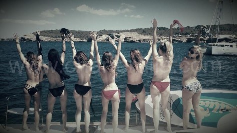 topless despedida soltera Ibiza en velero alquiler