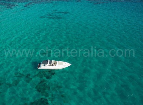 Foto area de la Princess V55 de alquiler de barcos en Ibiza Charteralia