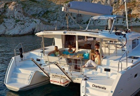 alquiler de barcos en Ibiza Lagoon 400 s2 con patron del año 2012
