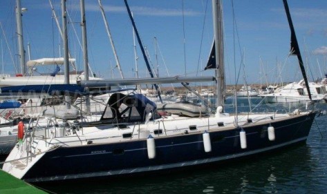 Atraque en Ibiza velero Beneteau 50