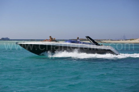 Motora Sunseeker Thunderhawk 43 para alquilar en Ibiza y Formentera