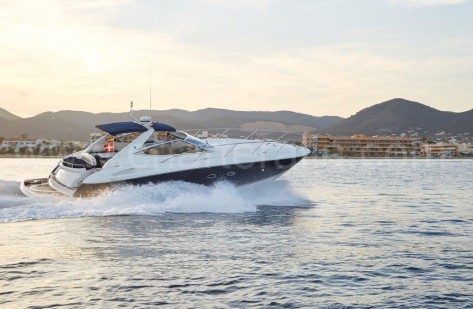 Motora rapida Sunseeker Portofino 46 para alquiler en Ibiza y Formentera