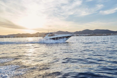 Sunseeker embarcacion de motor para charter en Formentera y Ibiza