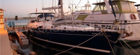 banda de estribor del velero Beneteau 50 de Ibiza