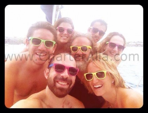 Foto de grupo con patron Edorta alquila barco en Islas Baleares