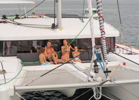 Yate de alquiler con capitan en Ibiza Lagoon 450 SporTop