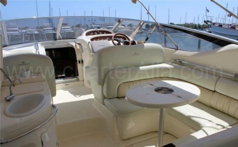 Asientos en popa de Endurance Cranchi 39 barco de motor en alquiler en Ibiza