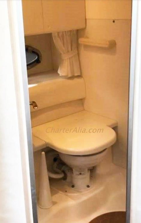 Private Toilette in der Cranchi 39 Yacht