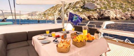 Fruehstueck vom Chef des Luxuskatamarans Ibiza zubereitet