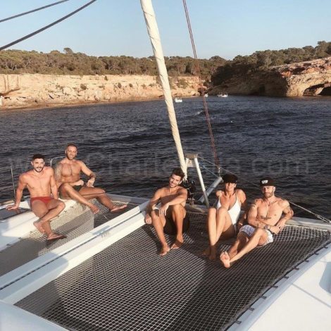 Der spanische Influencer Pelayo und seine Freunde hatten ebenfalls eine großartige Zeit auf Ibiza an Bord des Lagoon 400-Katamarans
