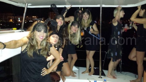 https://www.charteralia.com/en/files/2014/11/bachelorette-party-ibiza-at-night.jpg