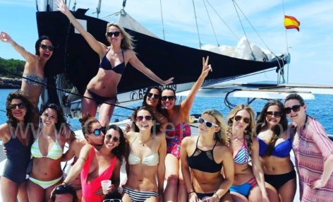 Hen parties on board a catamaran hire in Ibiza and Formentera Lagoon 380 2018