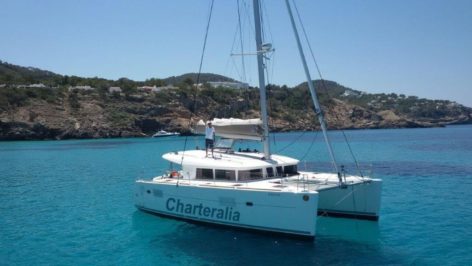 Rent catamaran Lagoon 400 in Ibiza and Formentera with air conditioning