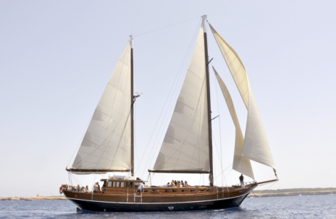 Wooden Golette sailing in Formentera