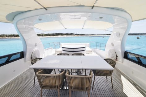Flybridge of Maiora 99 with panoramic views and dining table