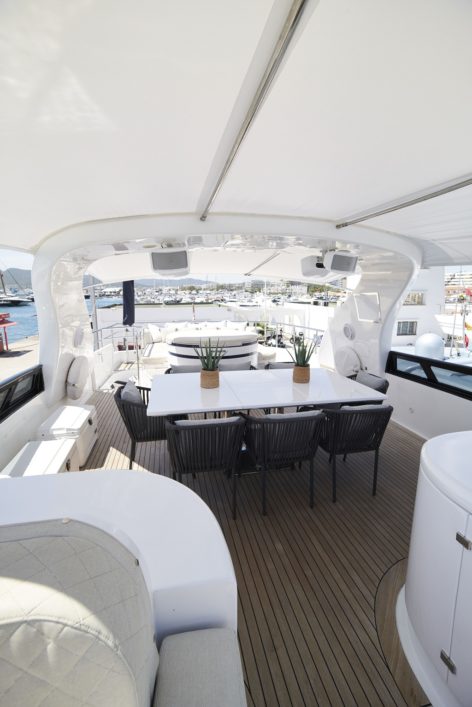 Mega Yacht hire in Ibiza party on the Maiora 99