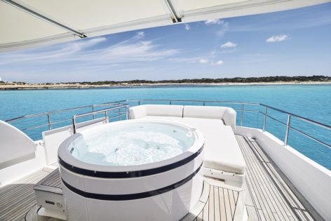 Yachts for rent in Ibiza and Formentera with hot tub Maiora 99