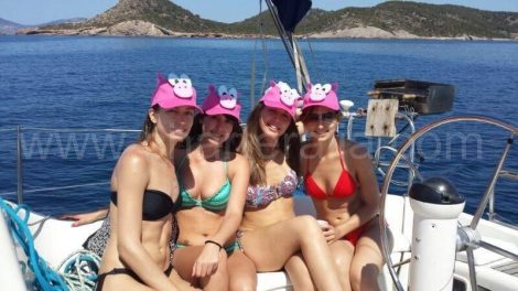 Enterrement de vie de jeune a Ibiza en bateau de location a la journee
