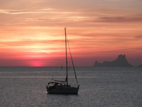 coucher de soleil en bateau de location a Formentera