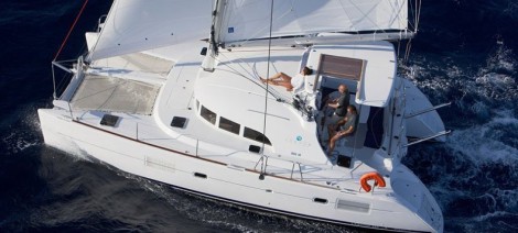 barca a vela Ibiza vs catamarano