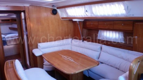 Salone interno della barca a vela in affitto a Ibiza in Bavaria 46