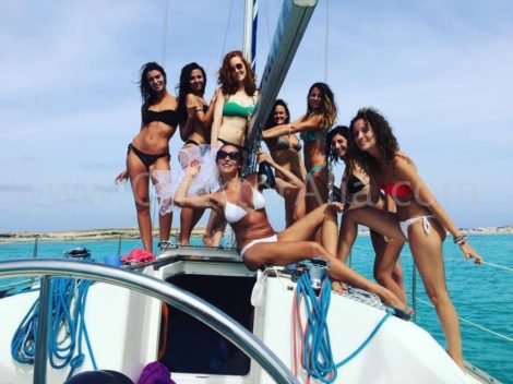 Festeggia feste di addio al nubilato a Ibiza e Formentera in barca a vela