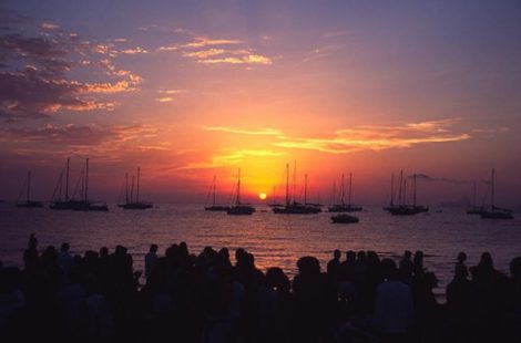 Guardando-il-tramonto-at-Big-Sur-in-Formentera