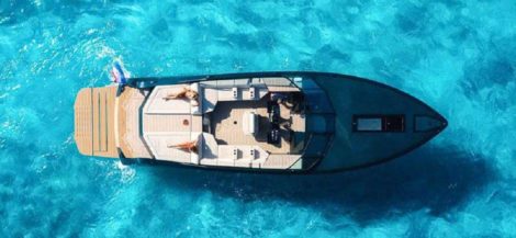 Vista aerea yacht a noleggio ad Ibiza Waterdream 52