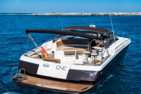 Vista genereale Baia 44 yacht di lusso in affitto Ibiza Formentera