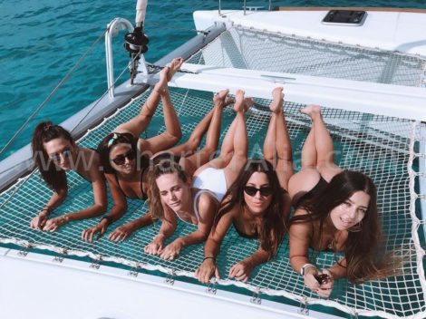 Festas de solteira em Formentera em catamara de aluguer