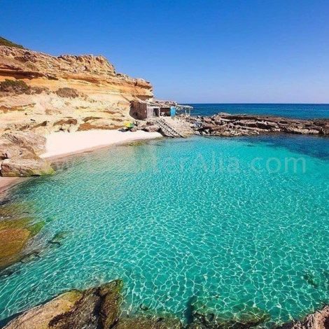 Uma das extremidades menos conhecidas de Cala Saona, a oeste de Formentera