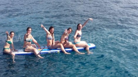 пять человек на веслом серфинга в Кала Конта Ибице