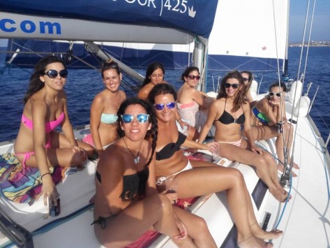 Despedida de soltera en Ibiza en velero Dufour 425