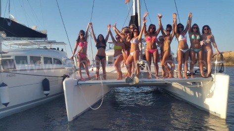 Fiestas a bordo alquiler de barco con patron en Formentera y Ibiza
