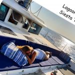 sofá frontal ideal chill out Lagoon 420 alquiler catamaran Ibiza