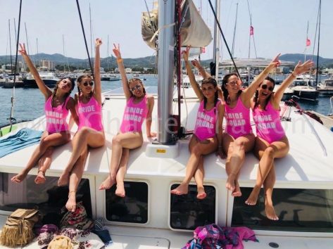 La mejor despedida de soltera en Catamaran de alquiler en Ibiza